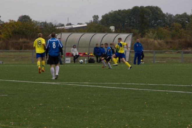 Korona HiD vs KS CK Troszyn [06.10.2012] - zdjęcie #27 - eOstroleka.pl