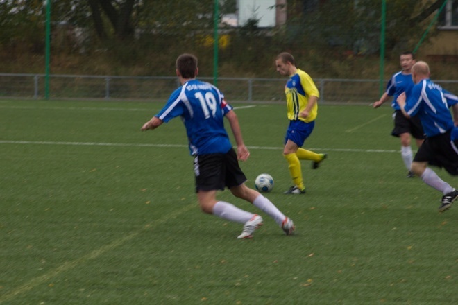 Korona HiD vs KS CK Troszyn [06.10.2012] - zdjęcie #20 - eOstroleka.pl