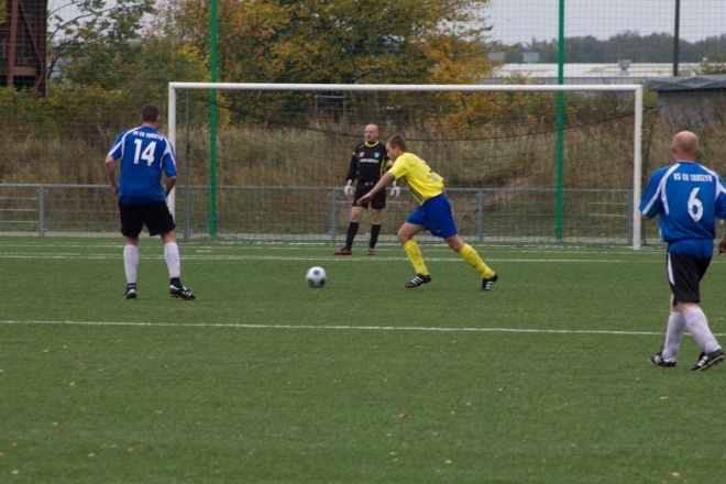 Korona HiD vs KS CK Troszyn [06.10.2012] - zdjęcie #18 - eOstroleka.pl