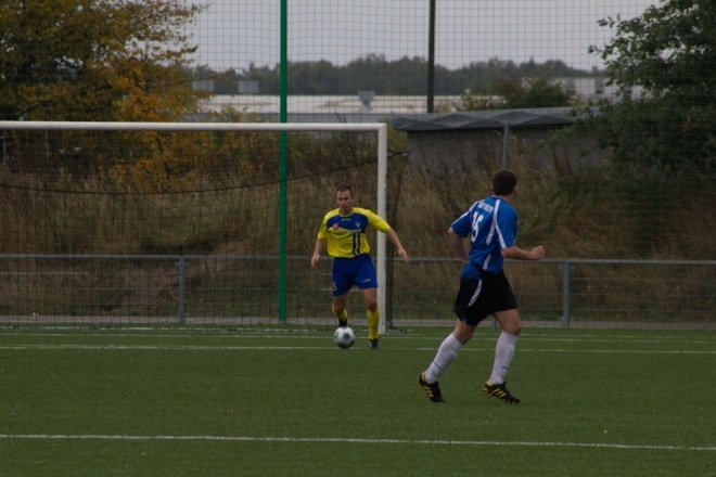 Korona HiD vs KS CK Troszyn [06.10.2012] - zdjęcie #14 - eOstroleka.pl