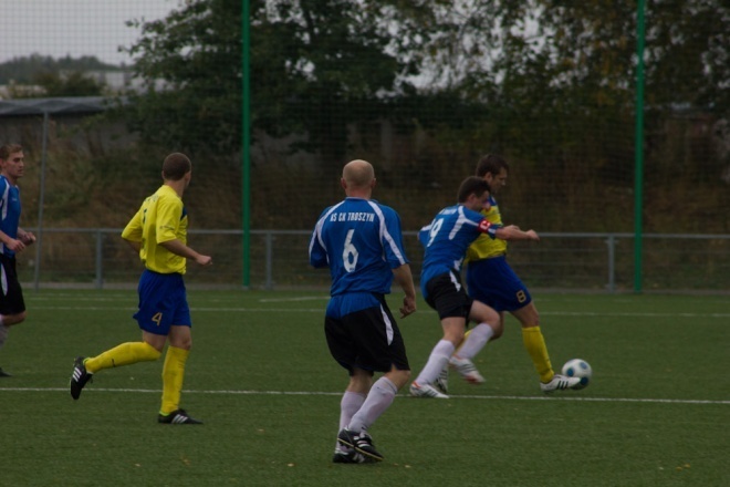 Korona HiD vs KS CK Troszyn [06.10.2012] - zdjęcie #10 - eOstroleka.pl