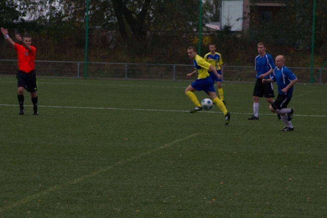 Korona HiD vs KS CK Troszyn [06.10.2012] - zdjęcie #8 - eOstroleka.pl