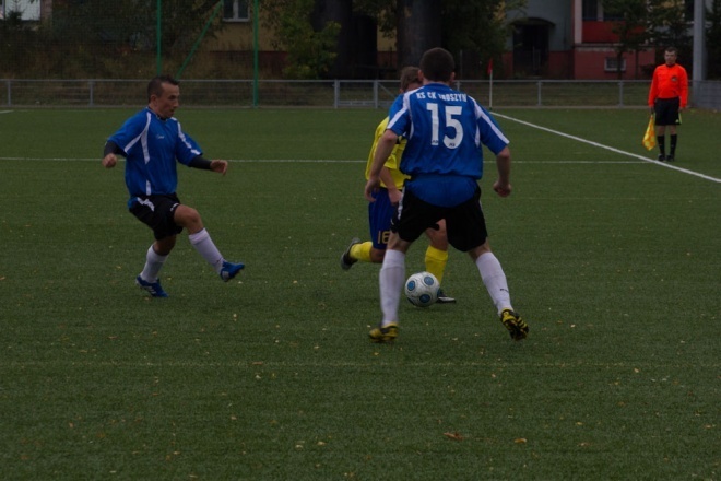 Korona HiD vs KS CK Troszyn [06.10.2012] - zdjęcie #5 - eOstroleka.pl