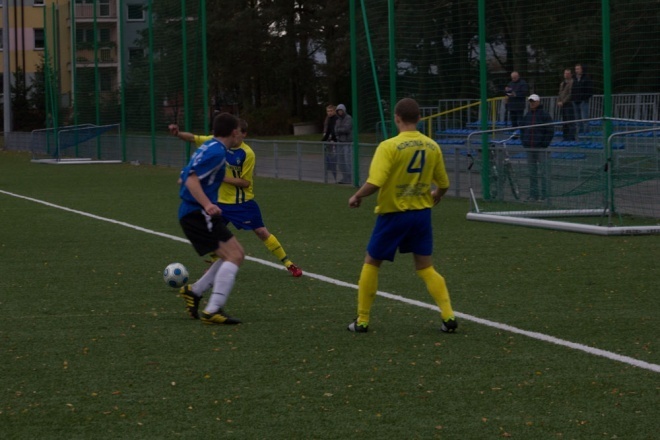 Korona HiD vs KS CK Troszyn [06.10.2012] - zdjęcie #4 - eOstroleka.pl