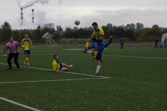 Korona HiD vs KS CK Troszyn [06.10.2012] - zdjęcie #2 - eOstroleka.pl