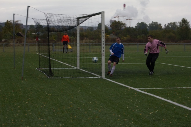 Korona HiD vs KS CK Troszyn [06.10.2012] - zdjęcie #1 - eOstroleka.pl