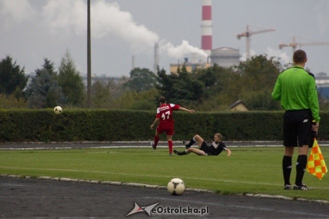 Narew Ostrołęka vs Czarni Węgrów [06.10.2012] - zdjęcie #26 - eOstroleka.pl