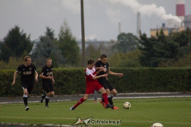 Narew Ostrołęka vs Czarni Węgrów [06.10.2012] - zdjęcie #23 - eOstroleka.pl