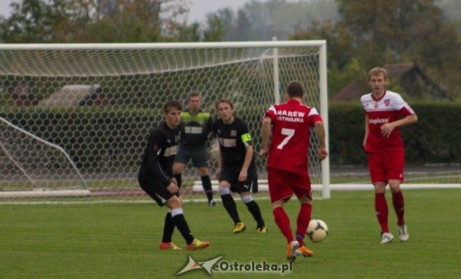 Narew Ostrołęka vs Czarni Węgrów [06.10.2012] - zdjęcie #22 - eOstroleka.pl