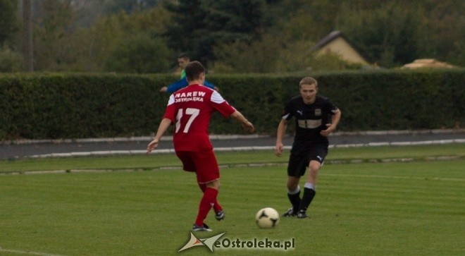 Narew Ostrołęka vs Czarni Węgrów [06.10.2012] - zdjęcie #21 - eOstroleka.pl