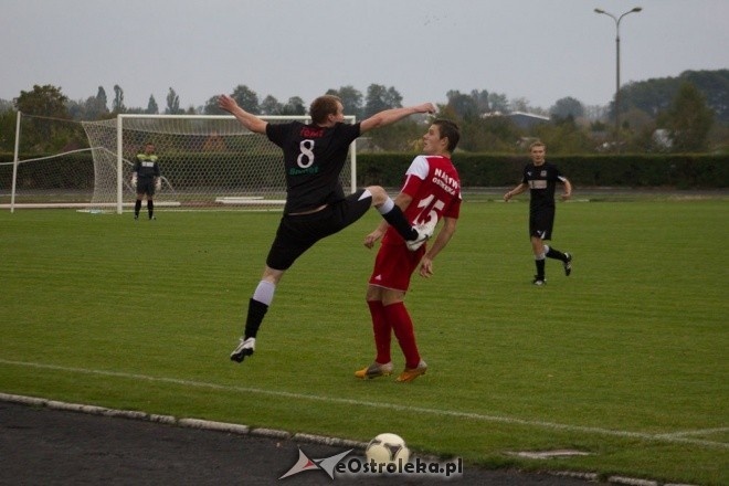 Narew Ostrołęka vs Czarni Węgrów [06.10.2012] - zdjęcie #18 - eOstroleka.pl