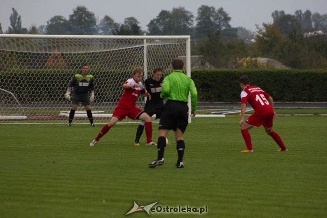 Narew Ostrołęka vs Czarni Węgrów [06.10.2012] - zdjęcie #15 - eOstroleka.pl