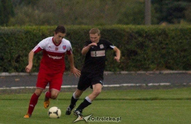 Narew Ostrołęka vs Czarni Węgrów [06.10.2012] - zdjęcie #12 - eOstroleka.pl