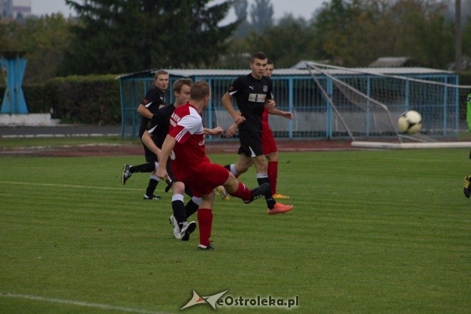 Narew Ostrołęka vs Czarni Węgrów [06.10.2012] - zdjęcie #10 - eOstroleka.pl