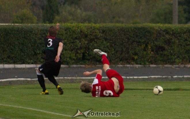 Narew Ostrołęka vs Czarni Węgrów [06.10.2012] - zdjęcie #8 - eOstroleka.pl