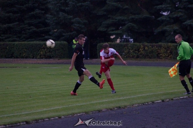 Narew Ostrołęka vs Czarni Węgrów [06.10.2012] - zdjęcie #5 - eOstroleka.pl