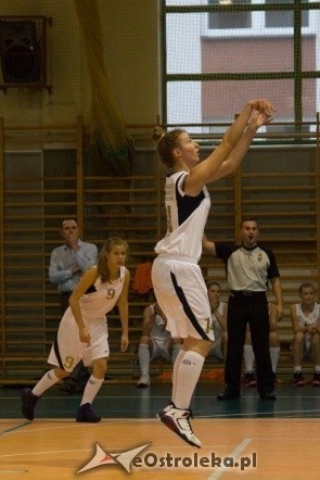 Unia Basket Ostrołęka vs. Huragan Wołomin [06.10.2012] - zdjęcie #32 - eOstroleka.pl