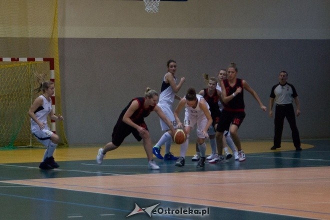 Unia Basket Ostrołęka vs. Huragan Wołomin [06.10.2012] - zdjęcie #31 - eOstroleka.pl