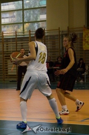 Unia Basket Ostrołęka vs. Huragan Wołomin [06.10.2012] - zdjęcie #28 - eOstroleka.pl