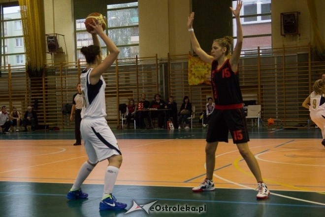 Unia Basket Ostrołęka vs. Huragan Wołomin [06.10.2012] - zdjęcie #27 - eOstroleka.pl