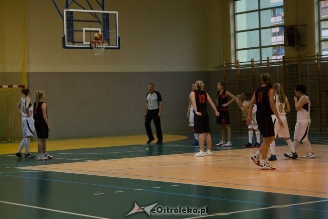 Unia Basket Ostrołęka vs. Huragan Wołomin [06.10.2012] - zdjęcie #25 - eOstroleka.pl