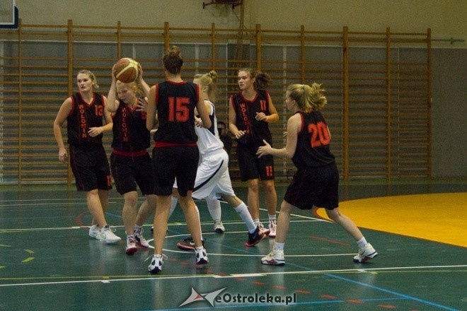 Unia Basket Ostrołęka vs. Huragan Wołomin [06.10.2012] - zdjęcie #23 - eOstroleka.pl