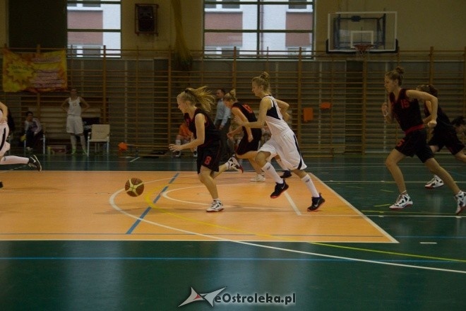 Unia Basket Ostrołęka vs. Huragan Wołomin [06.10.2012] - zdjęcie #22 - eOstroleka.pl