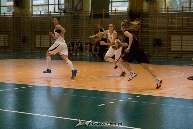 Unia Basket Ostrołęka vs. Huragan Wołomin [06.10.2012] - zdjęcie #21 - eOstroleka.pl