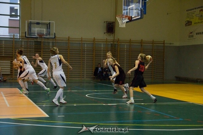 Unia Basket Ostrołęka vs. Huragan Wołomin [06.10.2012] - zdjęcie #20 - eOstroleka.pl