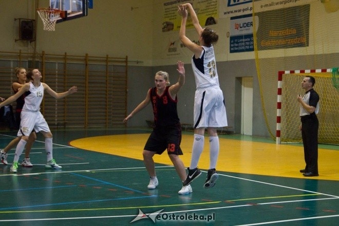 Unia Basket Ostrołęka vs. Huragan Wołomin [06.10.2012] - zdjęcie #19 - eOstroleka.pl