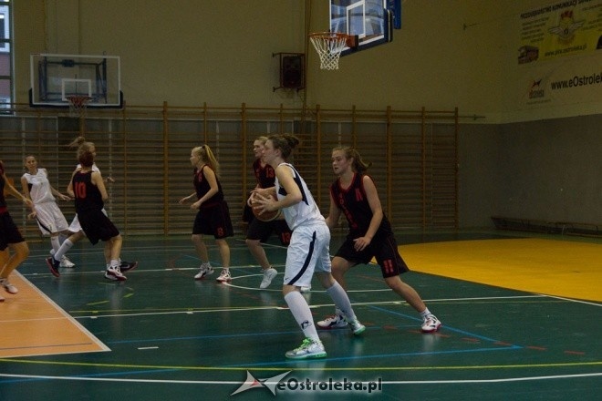 Unia Basket Ostrołęka vs. Huragan Wołomin [06.10.2012] - zdjęcie #18 - eOstroleka.pl