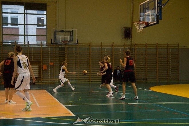 Unia Basket Ostrołęka vs. Huragan Wołomin [06.10.2012] - zdjęcie #16 - eOstroleka.pl
