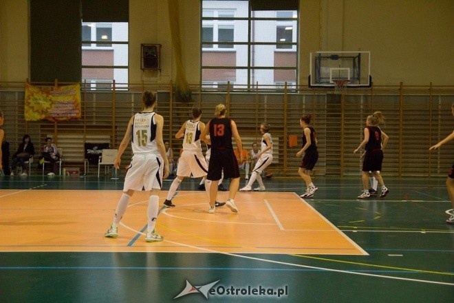 Unia Basket Ostrołęka vs. Huragan Wołomin [06.10.2012] - zdjęcie #15 - eOstroleka.pl