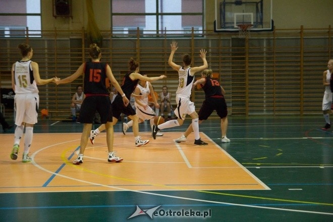 Unia Basket Ostrołęka vs. Huragan Wołomin [06.10.2012] - zdjęcie #14 - eOstroleka.pl
