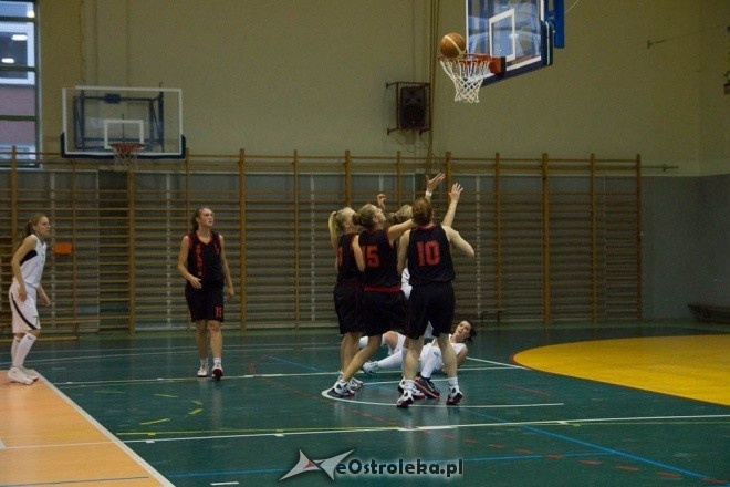 Unia Basket Ostrołęka vs. Huragan Wołomin [06.10.2012] - zdjęcie #9 - eOstroleka.pl