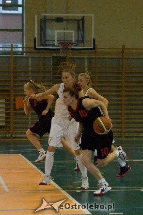 Unia Basket Ostrołęka vs. Huragan Wołomin [06.10.2012] - zdjęcie #7 - eOstroleka.pl