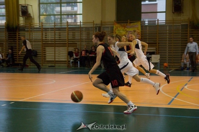Unia Basket Ostrołęka vs. Huragan Wołomin [06.10.2012] - zdjęcie #6 - eOstroleka.pl