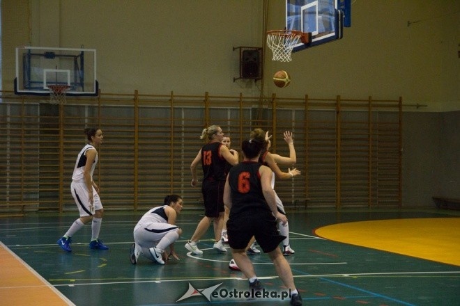 Unia Basket Ostrołęka vs. Huragan Wołomin [06.10.2012] - zdjęcie #5 - eOstroleka.pl