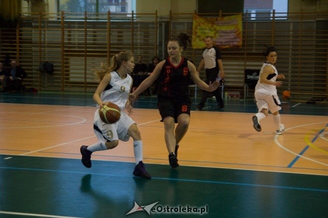 Unia Basket Ostrołęka vs. Huragan Wołomin [06.10.2012] - zdjęcie #2 - eOstroleka.pl