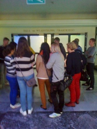 Młodzież z ZSZ 3 w Ostrołęce odwiedziła Narodowy Bank Polski [9 X 2012] - zdjęcie #10 - eOstroleka.pl