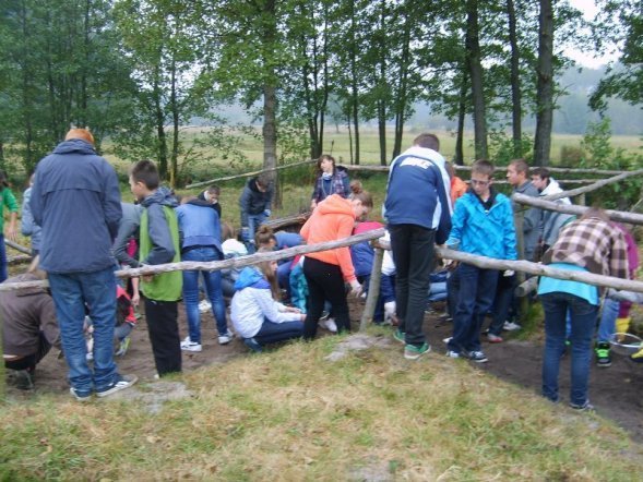 Młodzież uczyła się kopać bursztyn w Wachu [10 X 2012] - zdjęcie #6 - eOstroleka.pl