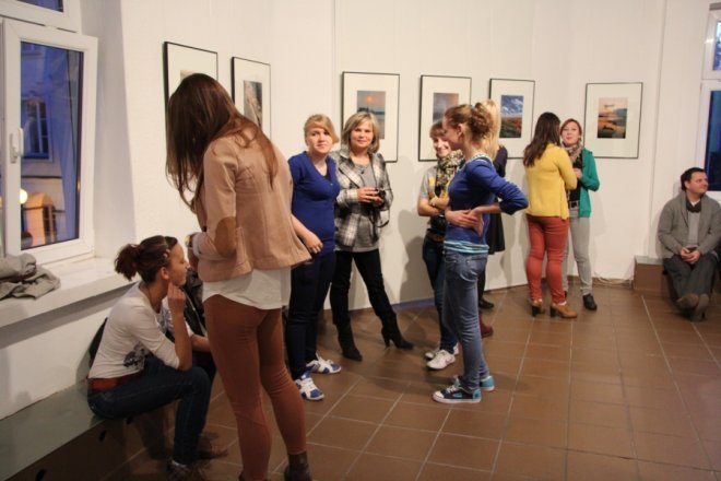 Finisaż wystawy Piotra Sawickiego w Galerii Ostrołęka [12 X 2012] - zdjęcie #23 - eOstroleka.pl