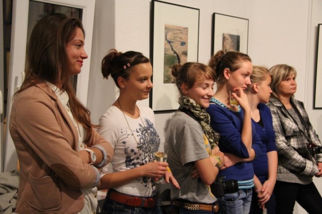 Finisaż wystawy Piotra Sawickiego w Galerii Ostrołęka [12 X 2012] - zdjęcie #7 - eOstroleka.pl