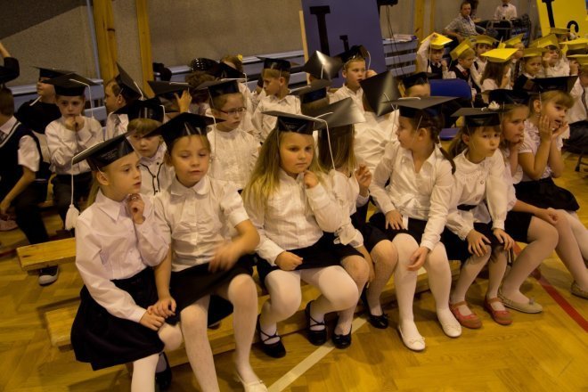 Szkoła Podstawowa nr 10: Pasowanie pierwszoklasistów na uczniów [16 X 2012] - zdjęcie #8 - eOstroleka.pl