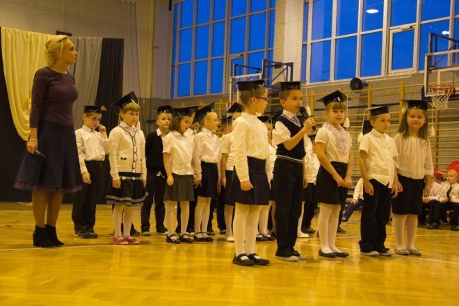 Szkoła Podstawowa nr 10: Pasowanie pierwszoklasistów na uczniów [16 X 2012] - zdjęcie #24 - eOstroleka.pl