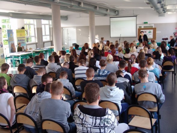 ZSZ 2: Konferencja dla uczniów  „Praca: zawód czy kompetencje” [18 X 2012] - zdjęcie #3 - eOstroleka.pl