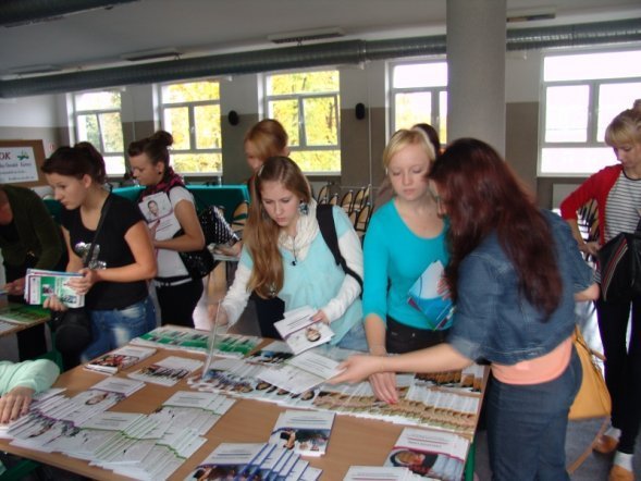 ZSZ 2: Konferencja dla uczniów  „Praca: zawód czy kompetencje” [18 X 2012] - zdjęcie #2 - eOstroleka.pl
