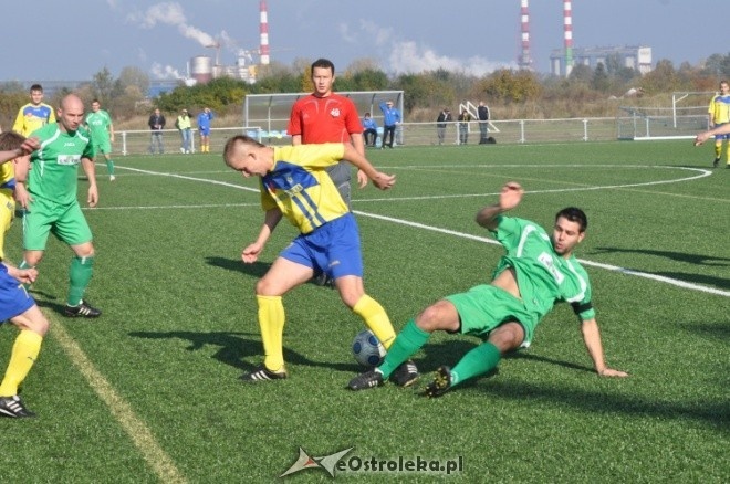 Liga Okręgowa: Korona HiD Ostrołęka - Wieczfnianka Wieczfnia Kościelna [20.10.2012] - zdjęcie #23 - eOstroleka.pl