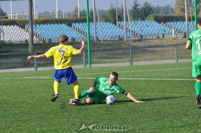 Liga Okręgowa: Korona HiD Ostrołęka - Wieczfnianka Wieczfnia Kościelna [20.10.2012] - zdjęcie #16 - eOstroleka.pl