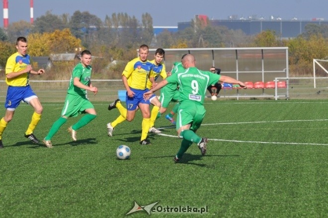Liga Okręgowa: Korona HiD Ostrołęka - Wieczfnianka Wieczfnia Kościelna [20.10.2012] - zdjęcie #14 - eOstroleka.pl